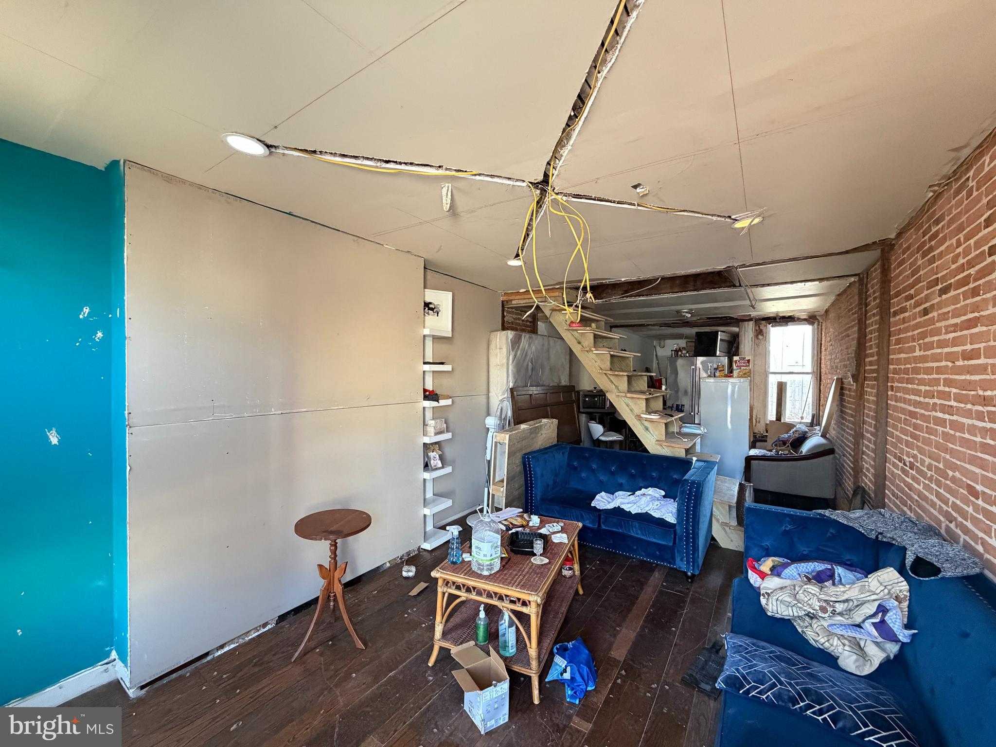 1212 N Spring St photo 2