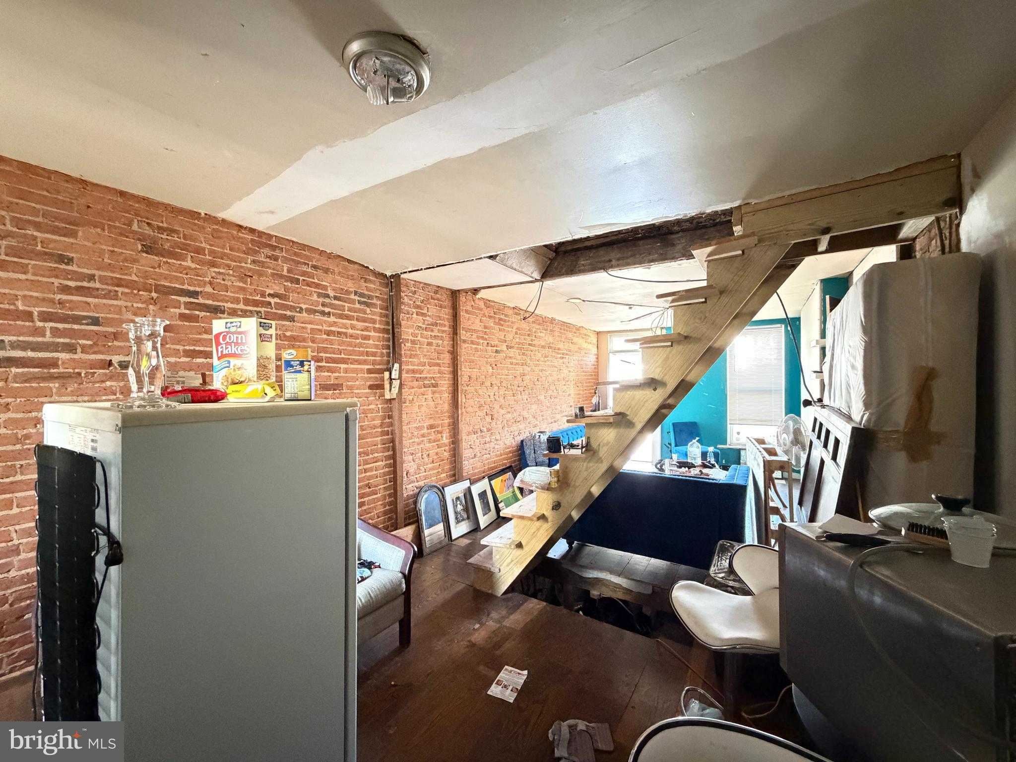 1212 N Spring St photo 7