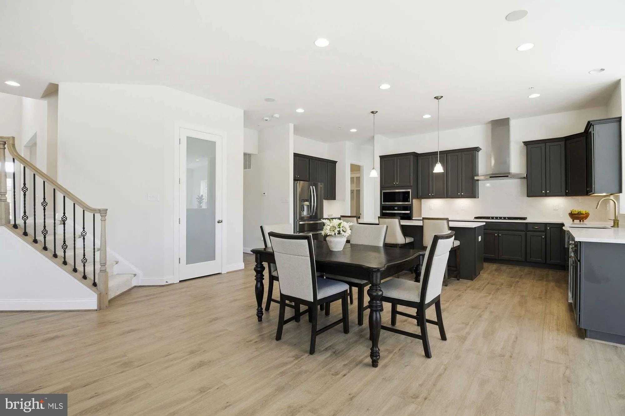 7106 Donston Dr photo 4