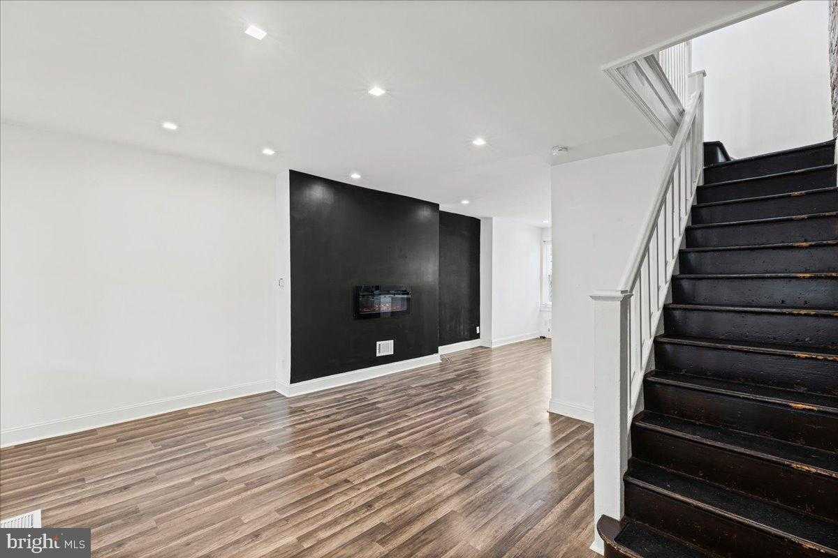 2637 S Carroll St photo 5