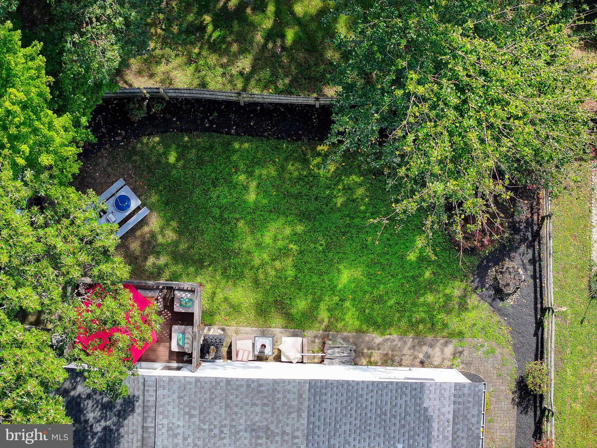 2103 Gibbons CT photo 50