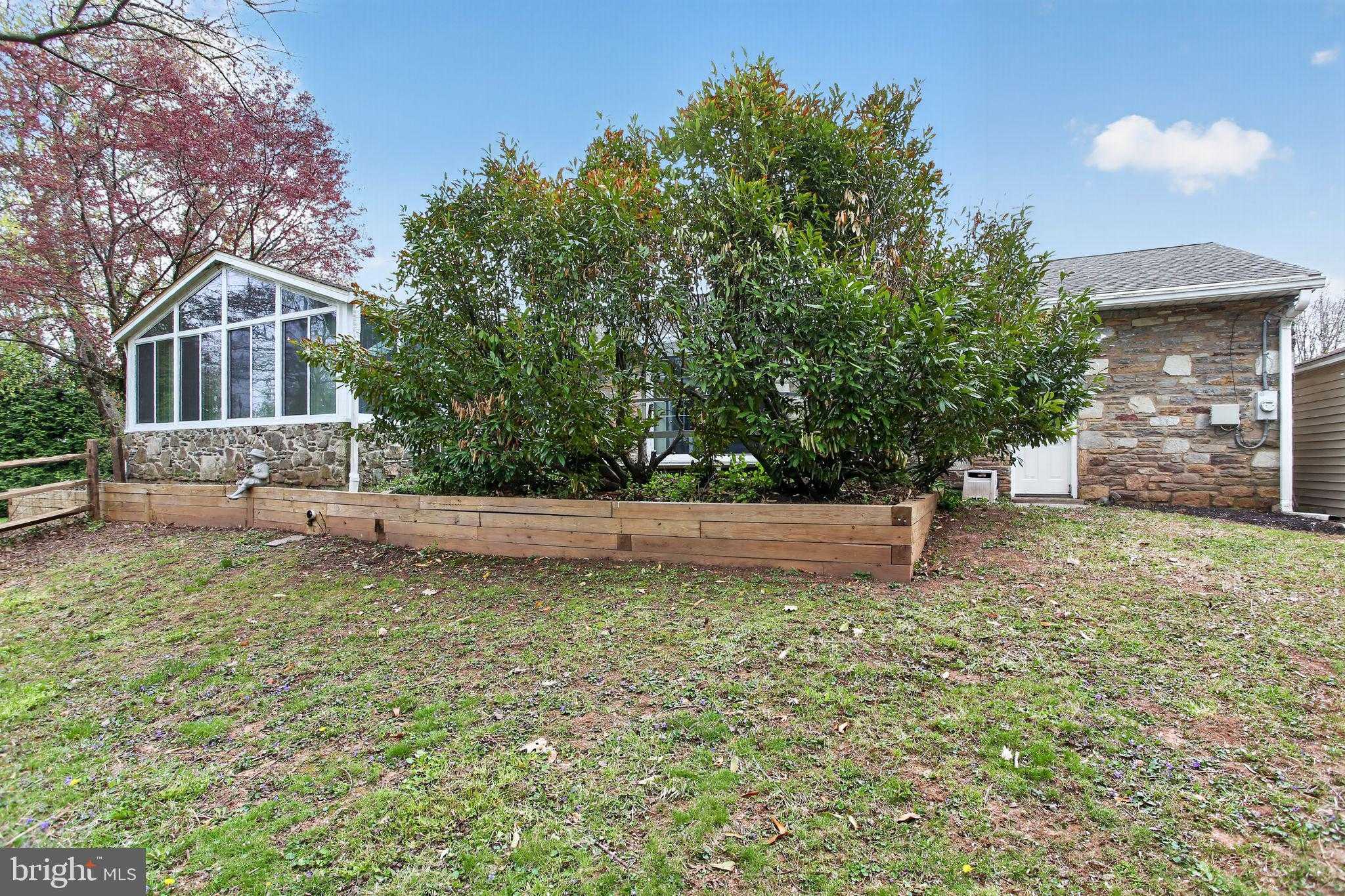 65 Russell Rd photo 40