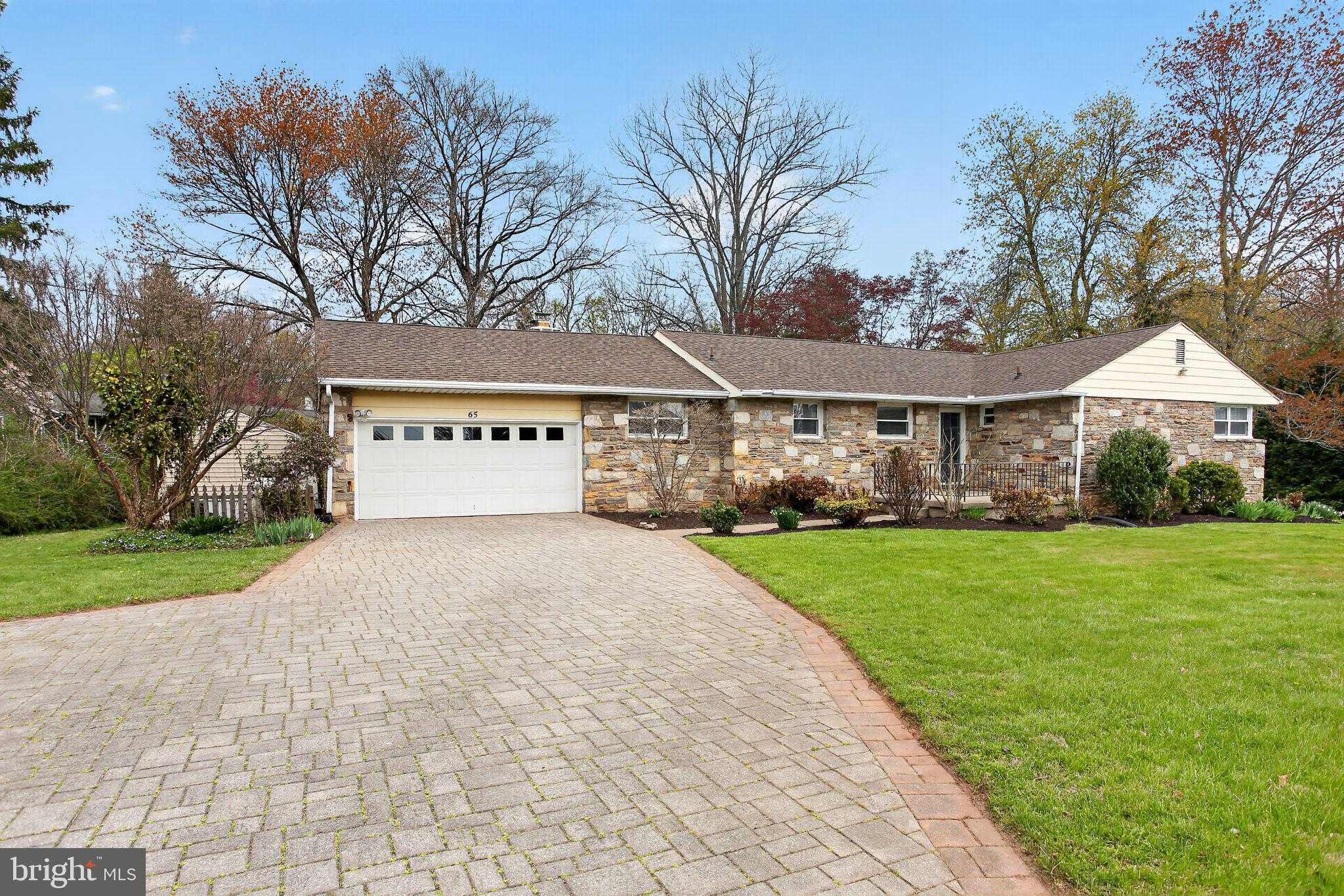 65 Russell Rd photo 5