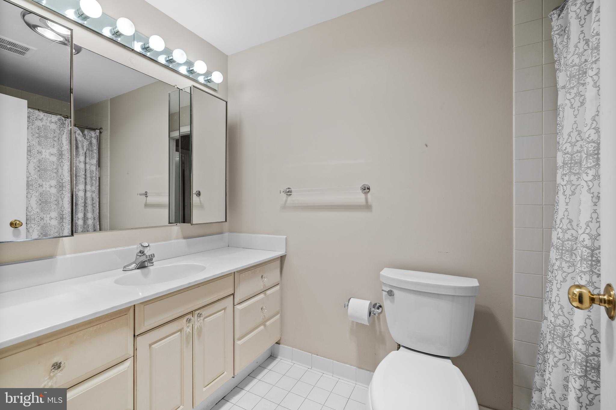 1 Slade Ave Apt 304 photo 31