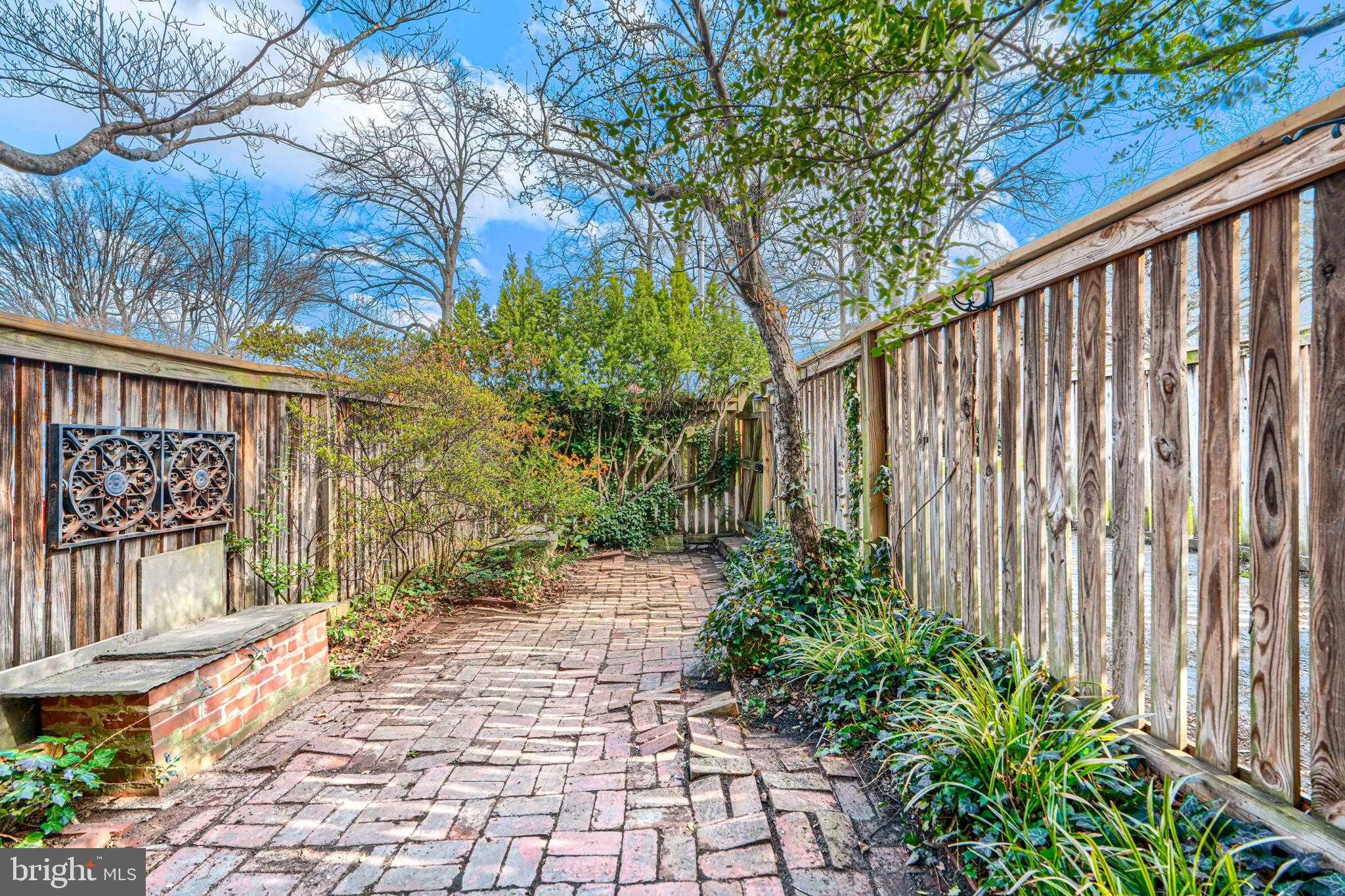 211 Bolton Pl photo 64