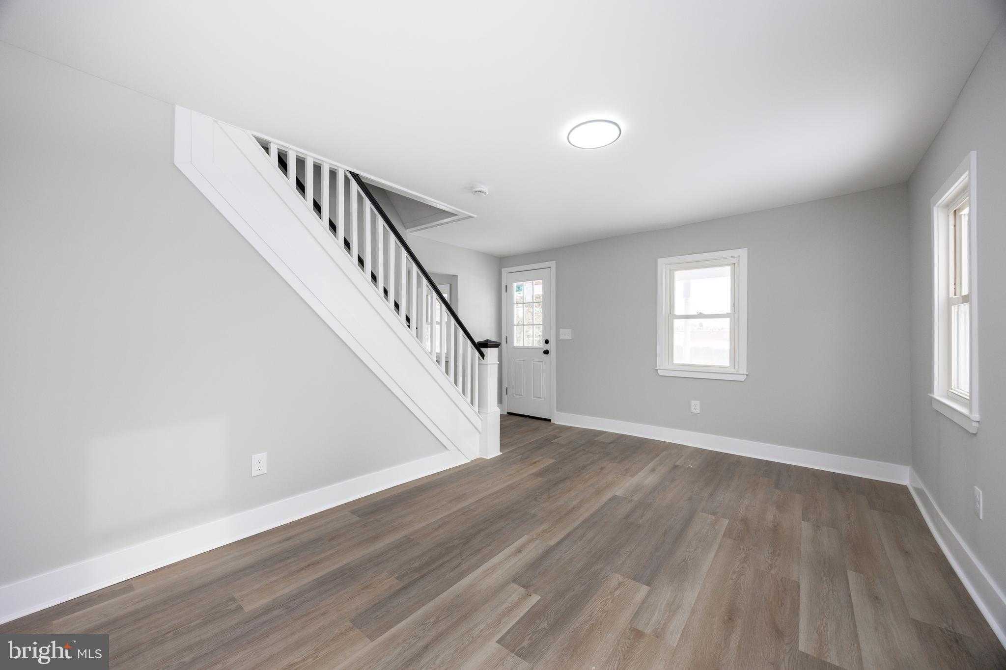 181 W 7th Ave photo 5