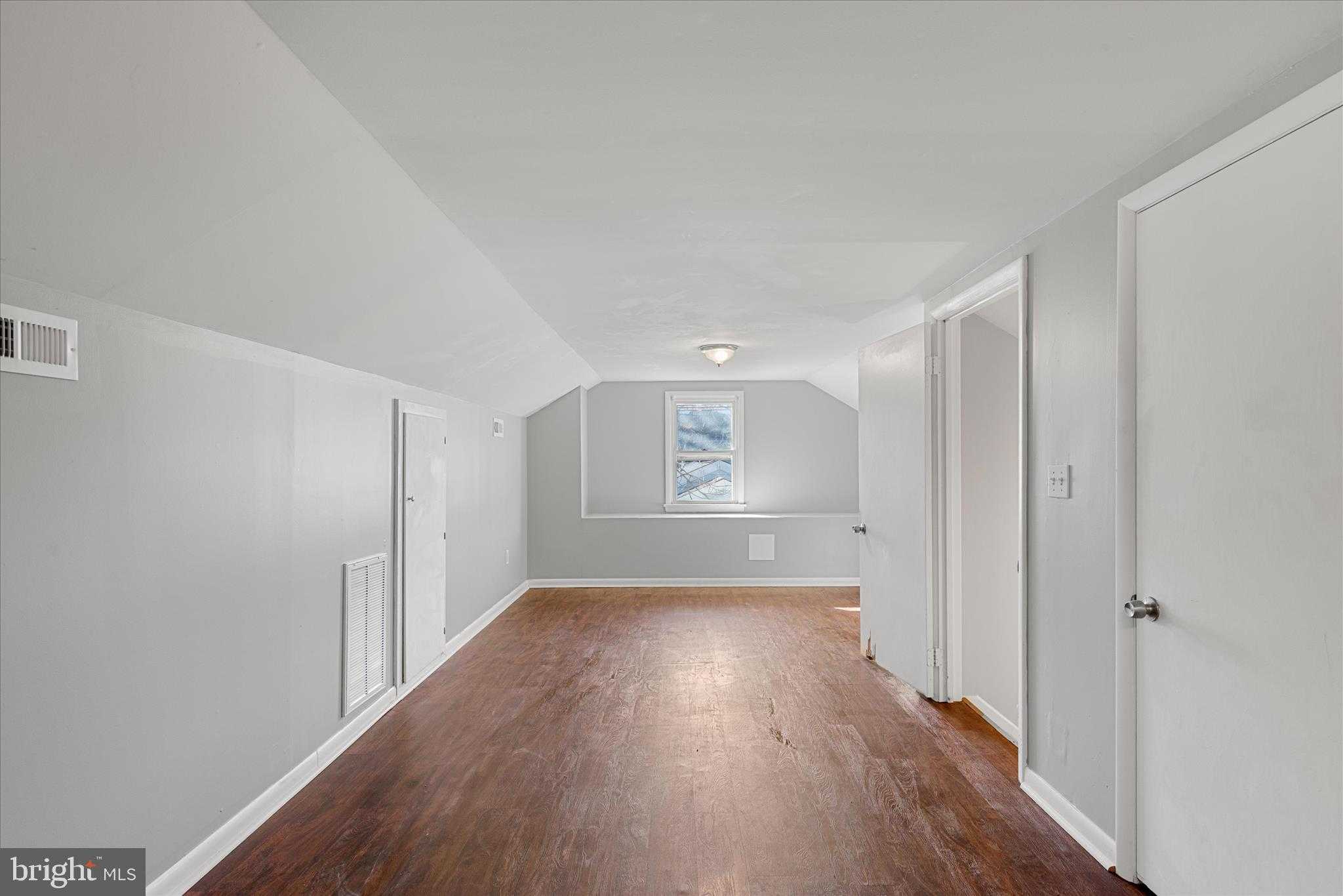 105 Spruce St photo 33