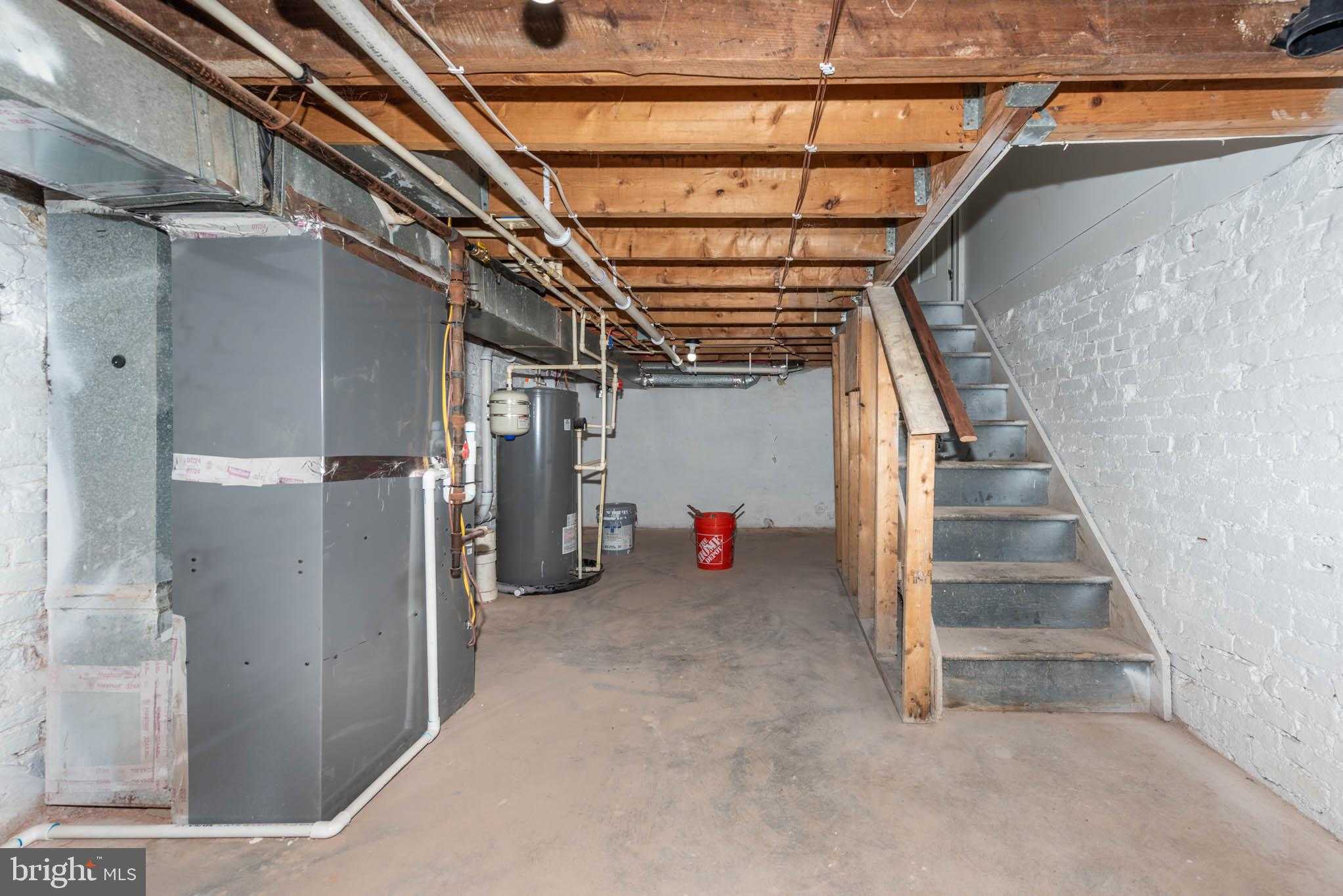 554 Gold St photo 18