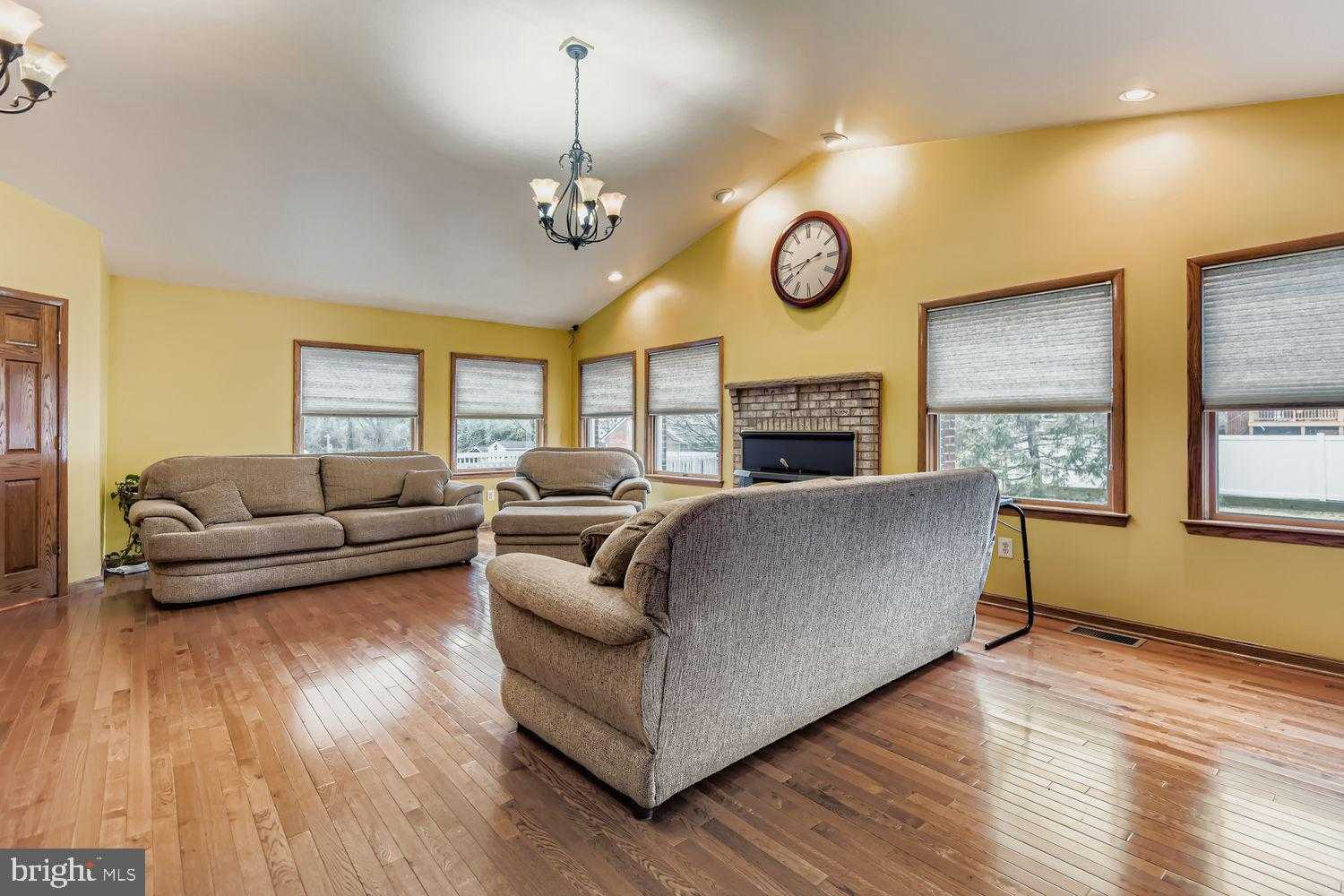 7406 Poplar Ave photo 7