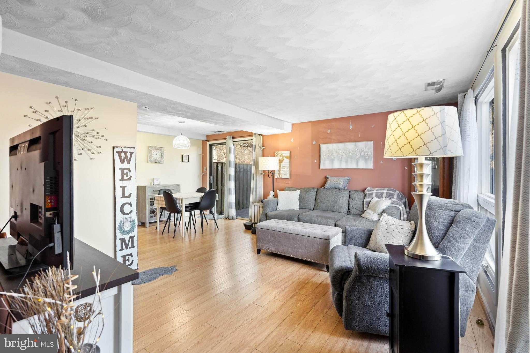 528 Glen CT photo 17