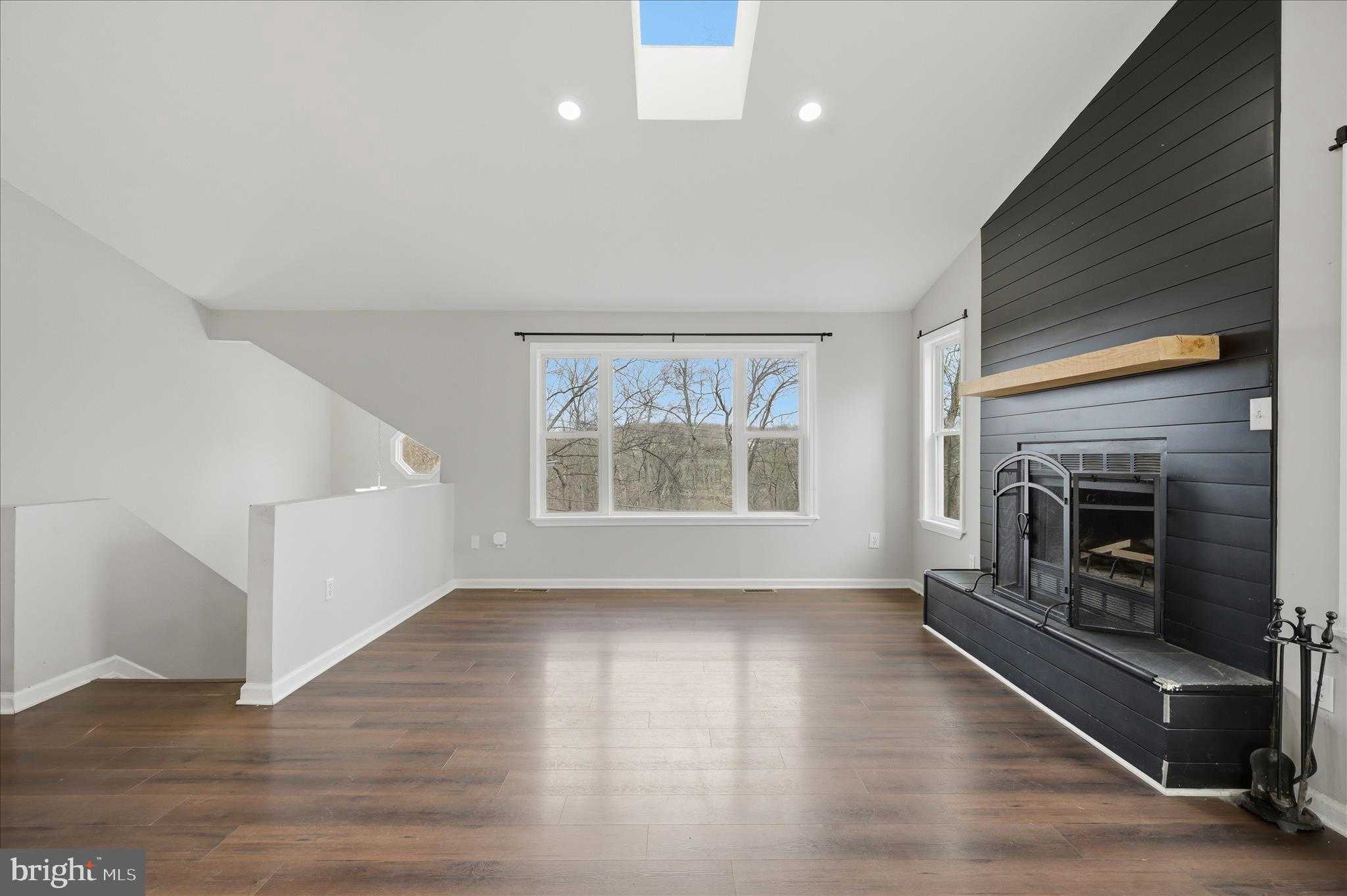 1220 Lakeview Dr photo 11