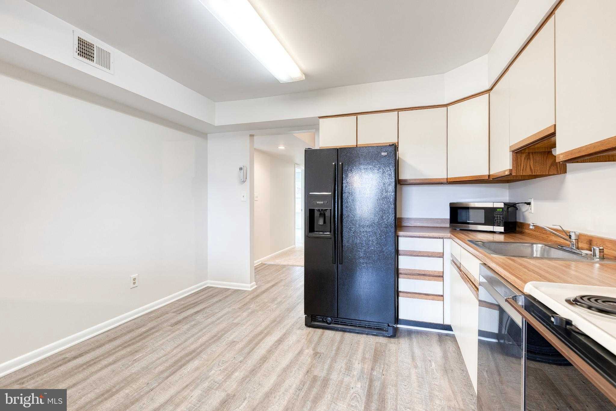 11 Elphin CT Unit 301 photo 19