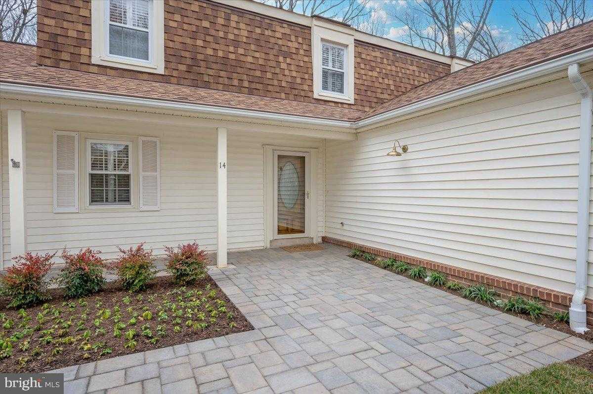 14 S Duke St photo 4