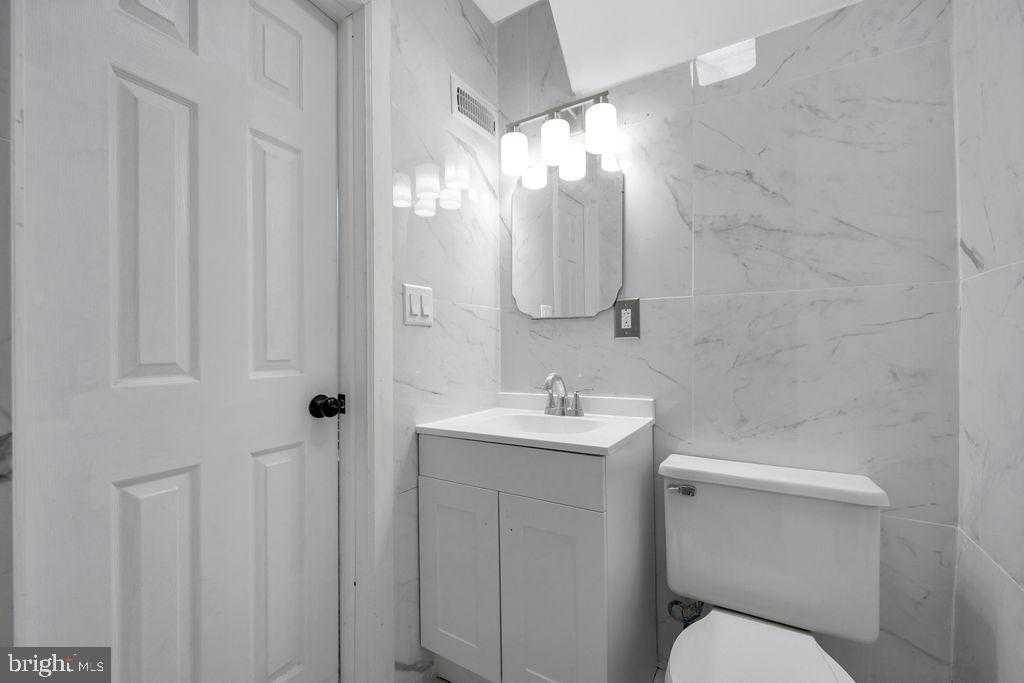 5741 Arch St photo 12