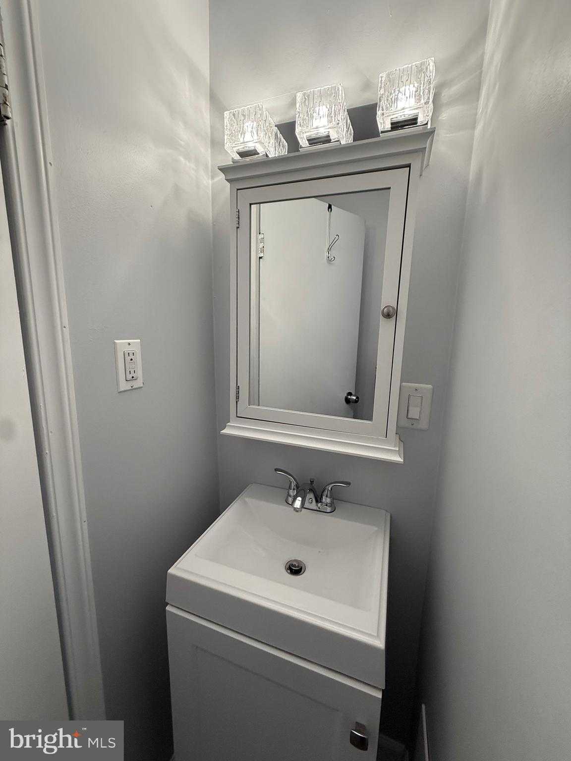 3146 Mercer St photo 12