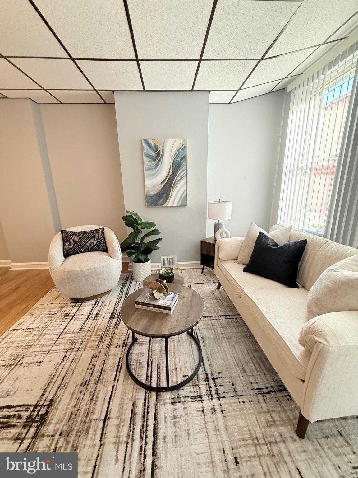 3146 Mercer St photo 2