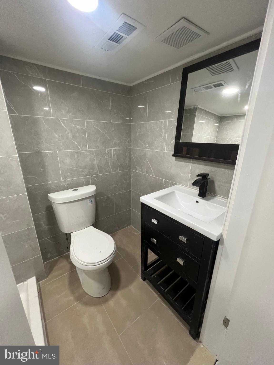 24 S Sickels St photo 16