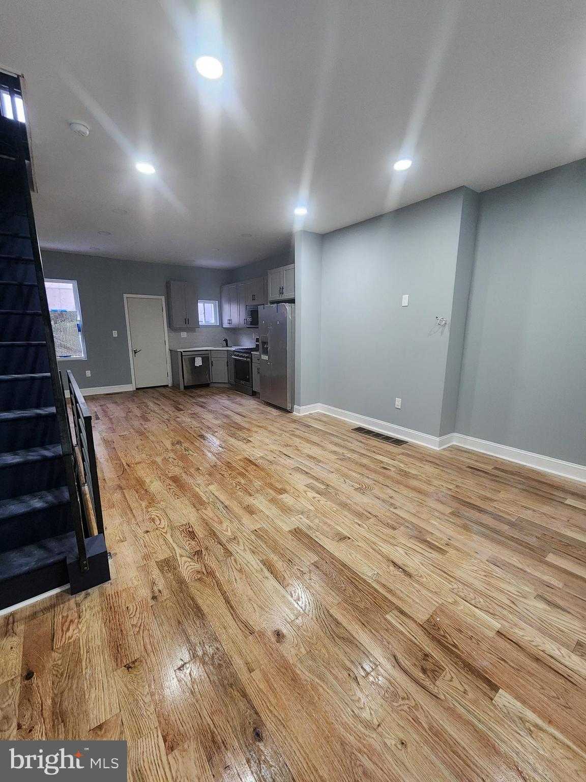 24 S Sickels St photo 5