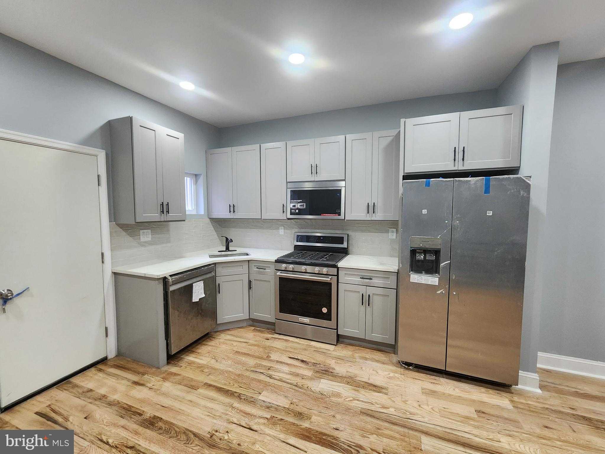 24 S Sickels St photo 6