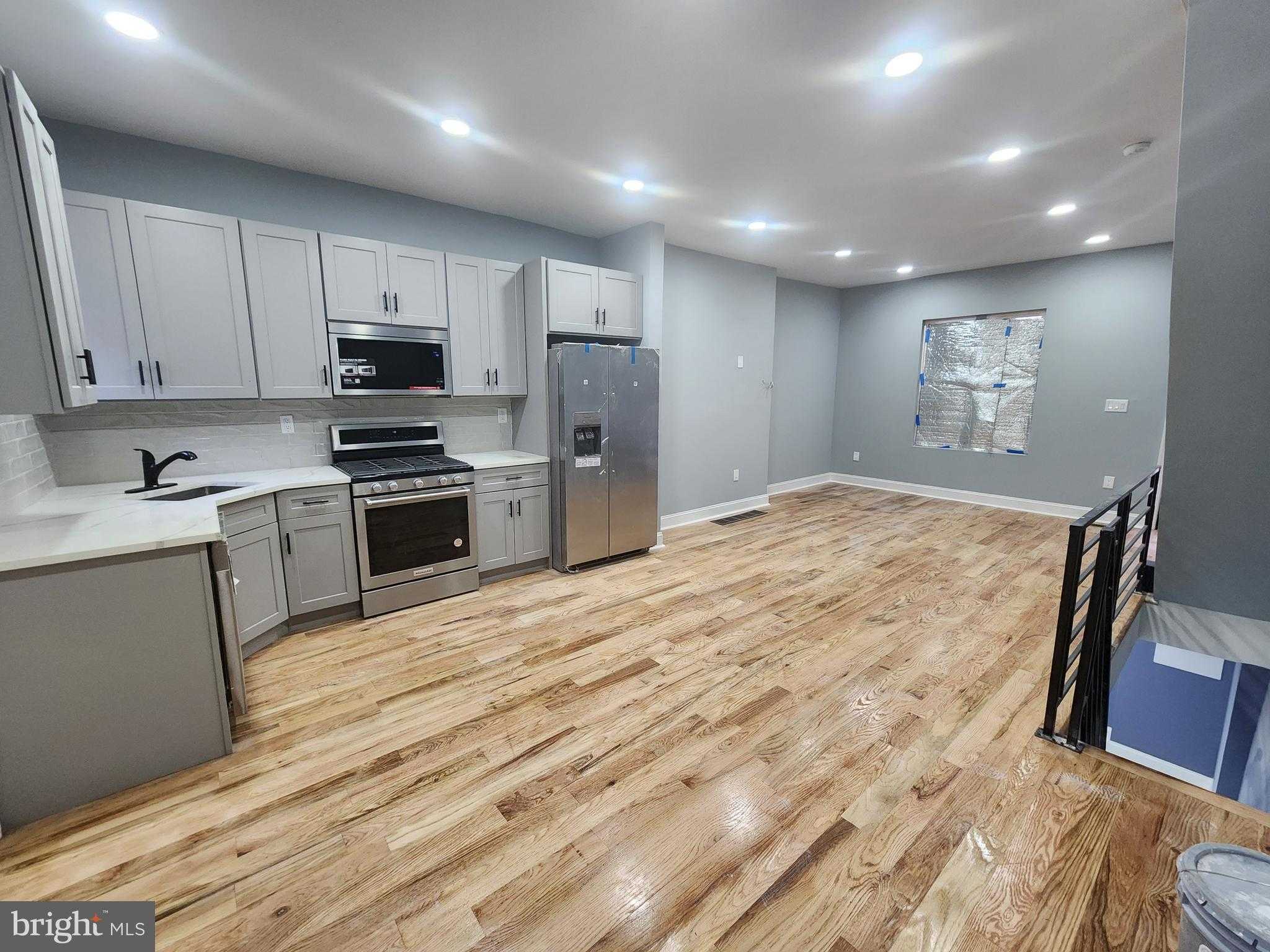 24 S Sickels St photo 7