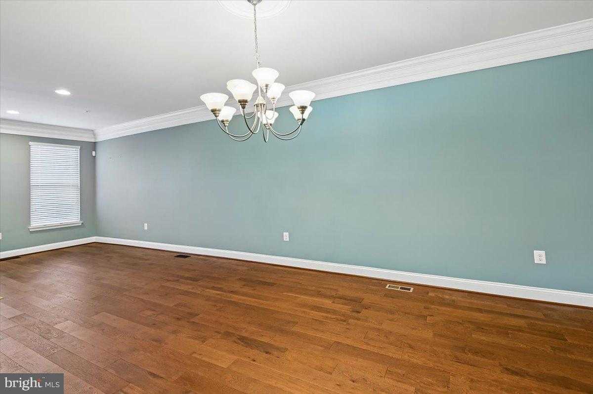 709 Skippers Ln photo 10