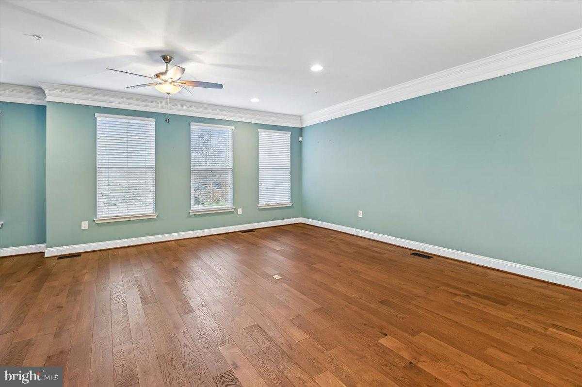 709 Skippers Ln photo 12