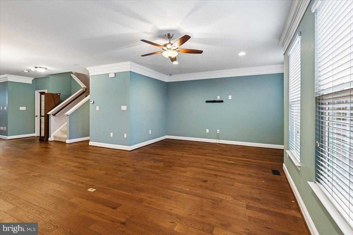 709 Skippers Ln photo 13