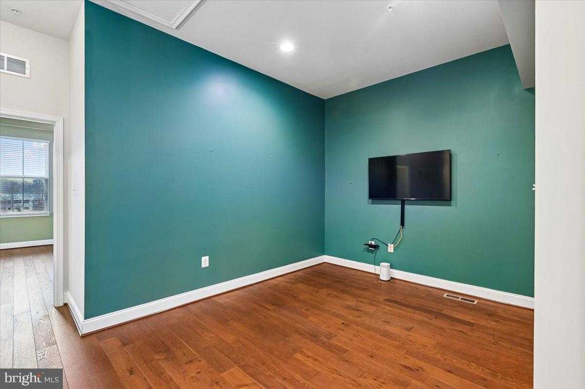 709 Skippers Ln photo 18