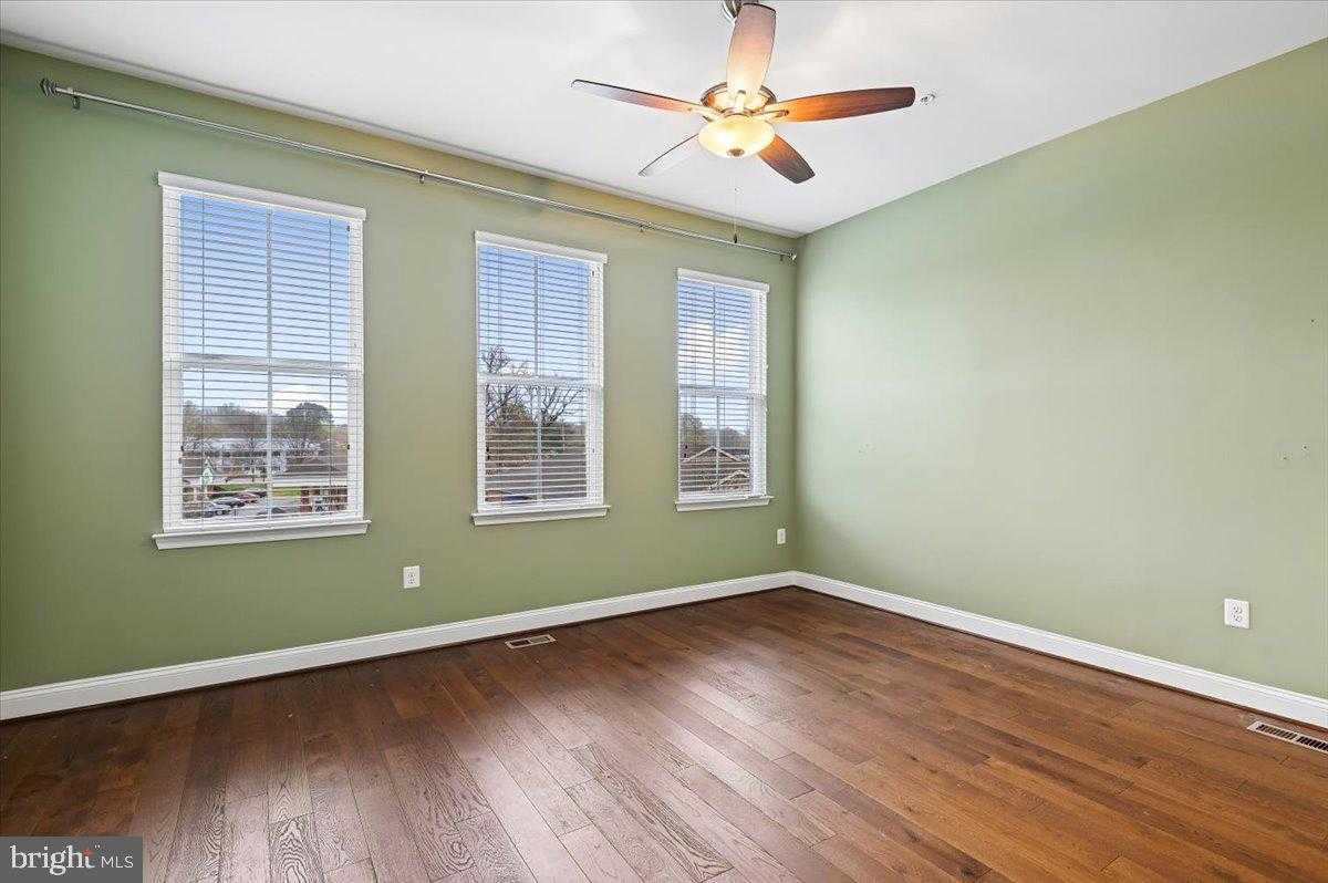 709 Skippers Ln photo 19