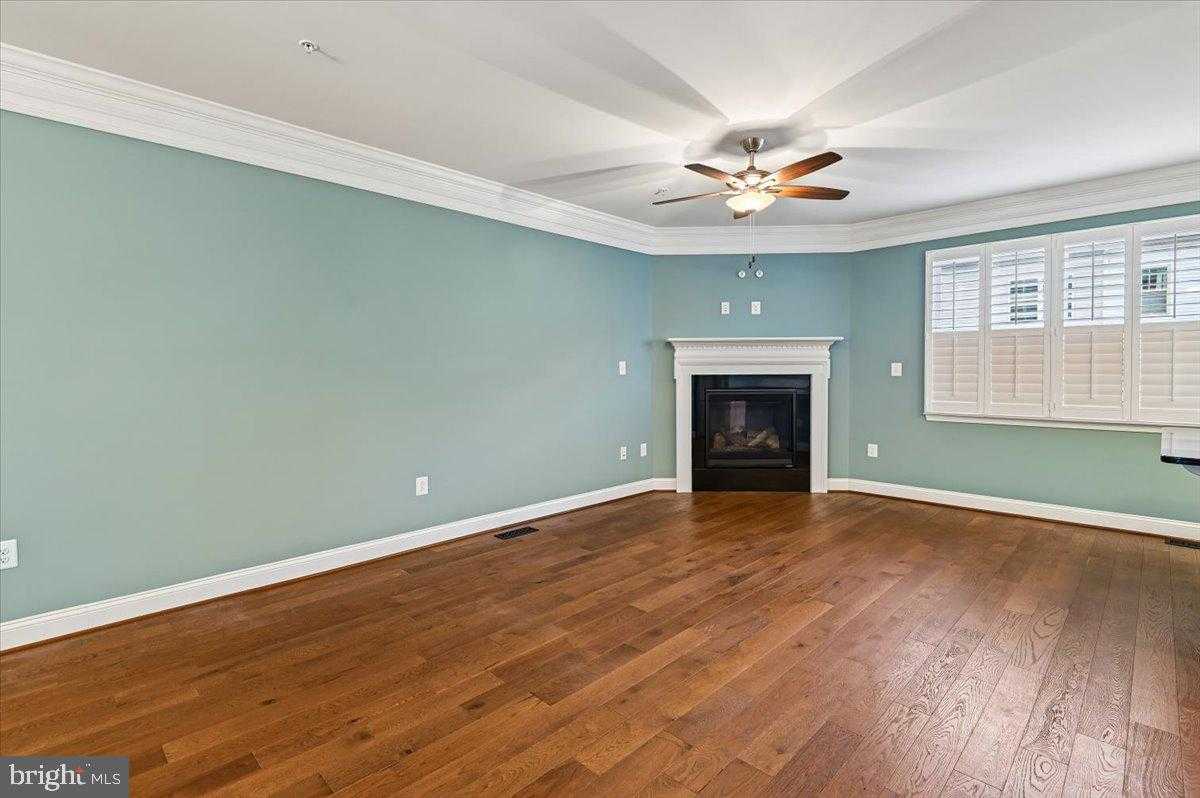 709 Skippers Ln photo 3