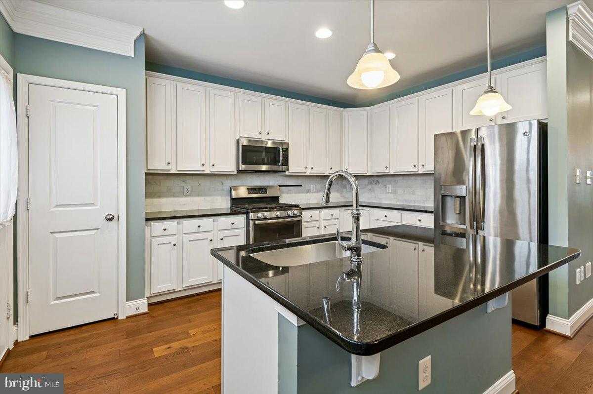 709 Skippers Ln photo 5