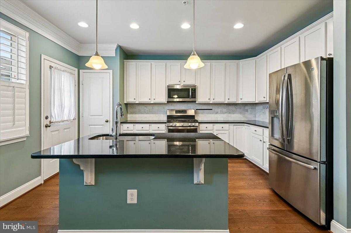 709 Skippers Ln photo 7