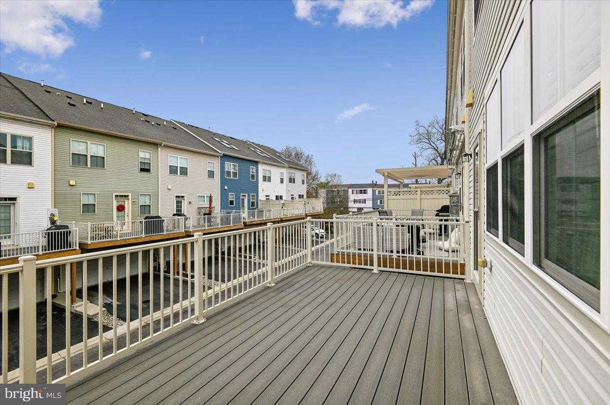 709 Skippers Ln photo 9