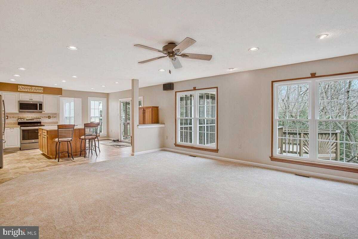 2425 Woodland CT photo 11