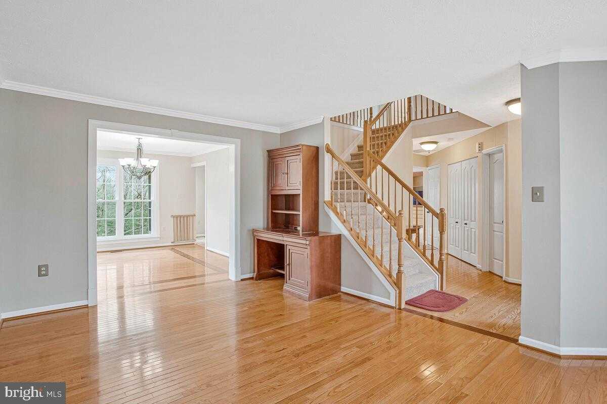 2425 Woodland CT photo 16