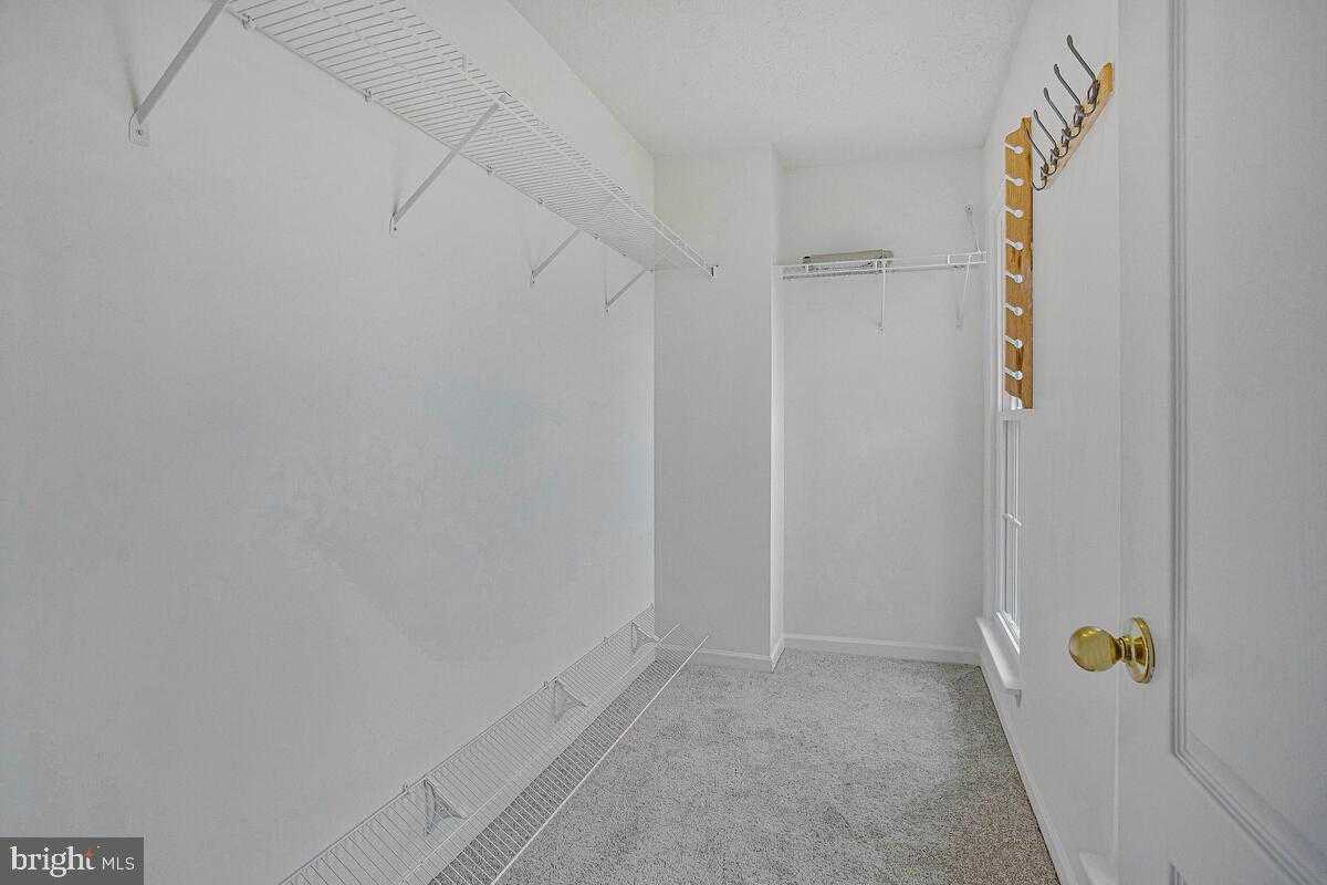 2425 Woodland CT photo 20