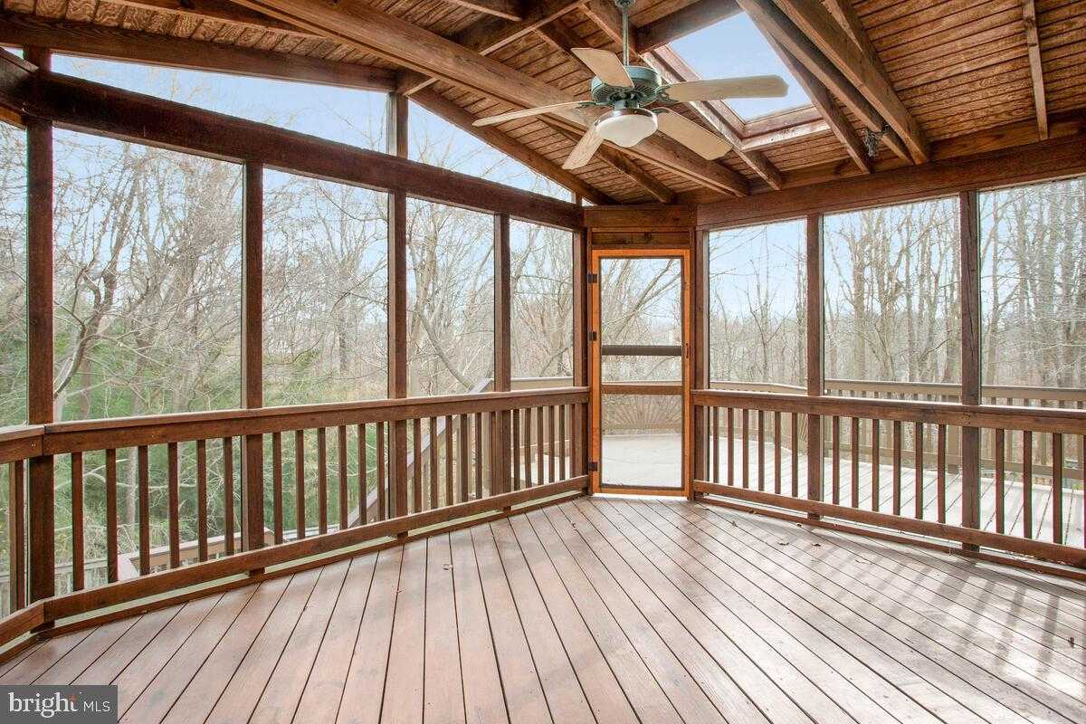 2425 Woodland CT photo 4