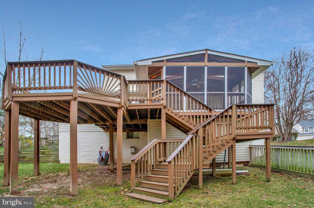 2425 Woodland CT photo 5