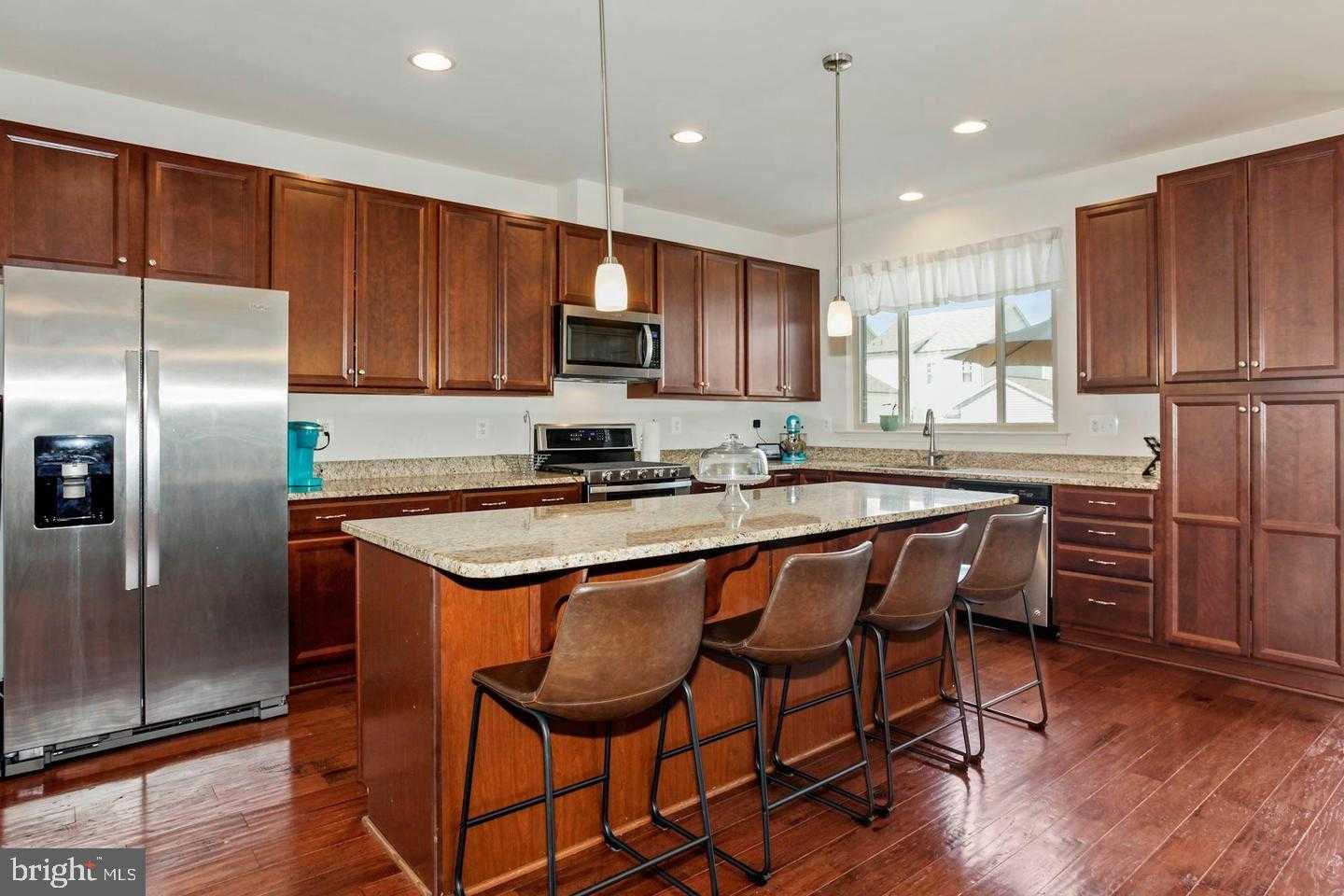 944 Basswood Dr photo 3