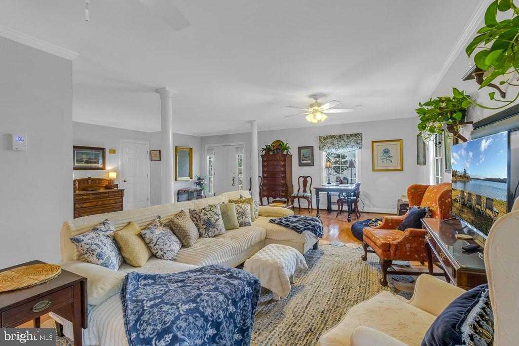 405 Courtney Ln photo 11