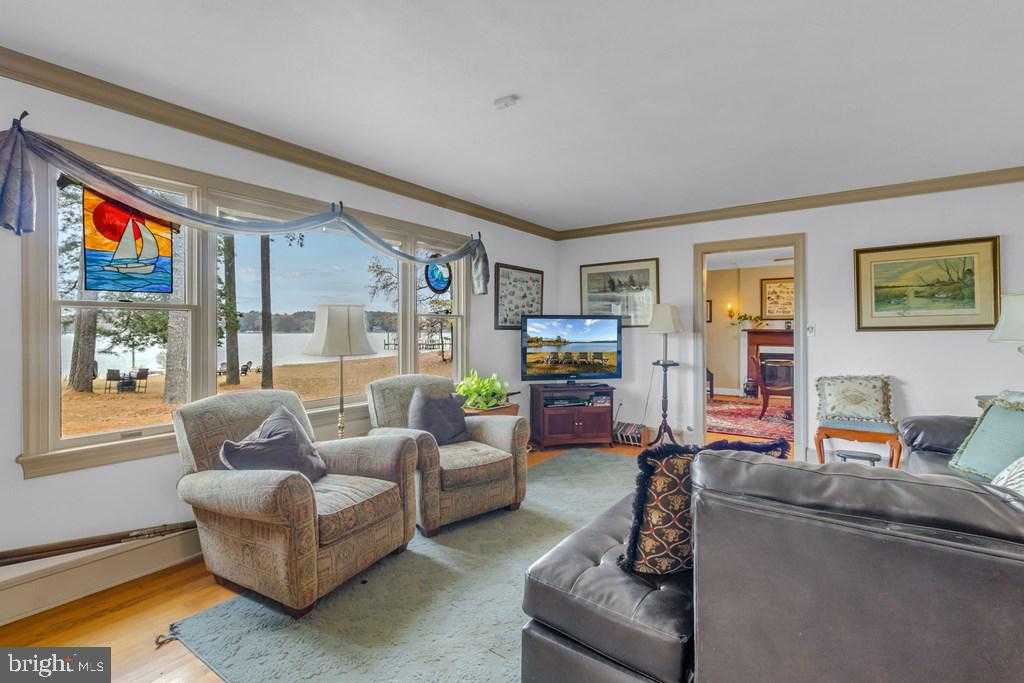 405 Courtney Ln photo 17