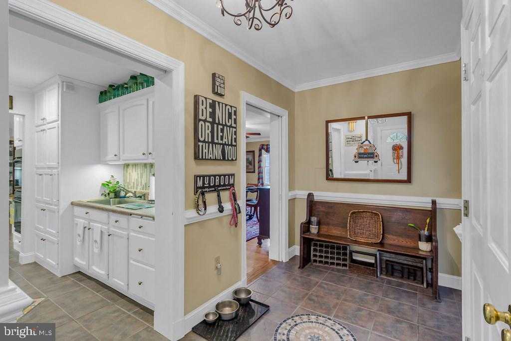 405 Courtney Ln photo 3