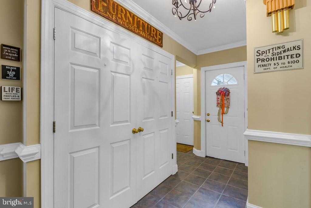 405 Courtney Ln photo 4