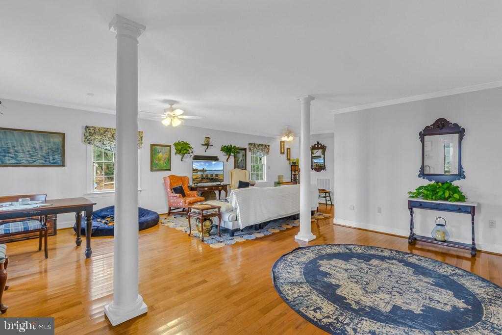 405 Courtney Ln photo 6