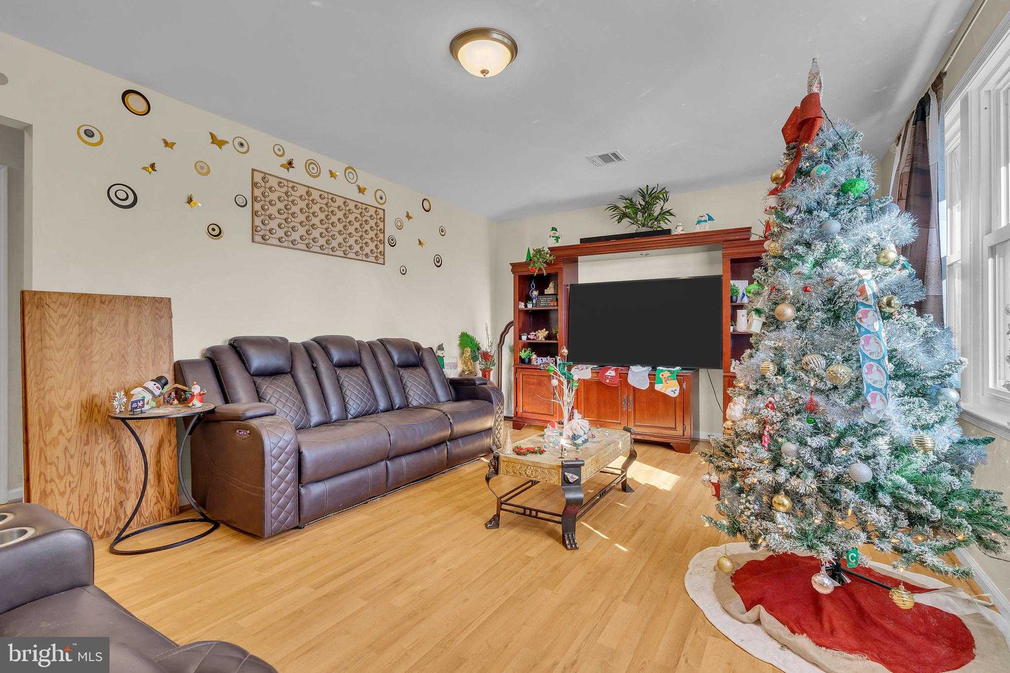 5042 Hillside Ave photo 3