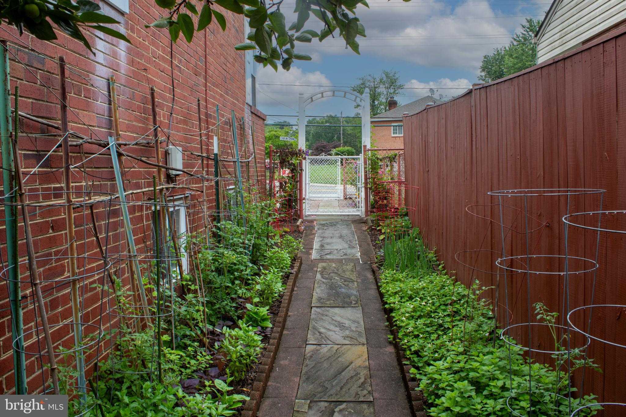 526 S Carlin Springs Rd photo 33