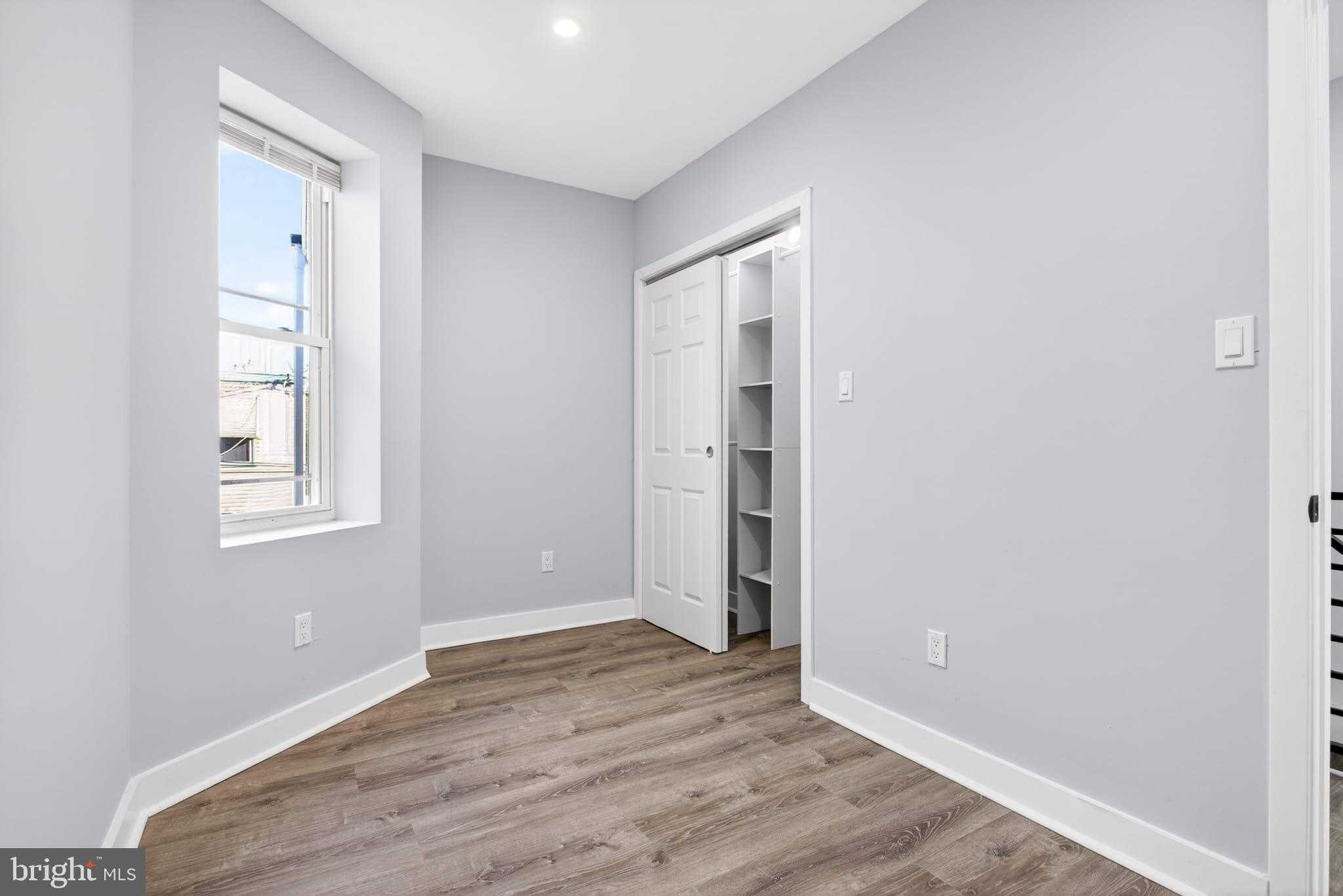 1923 E Tioga St photo 25