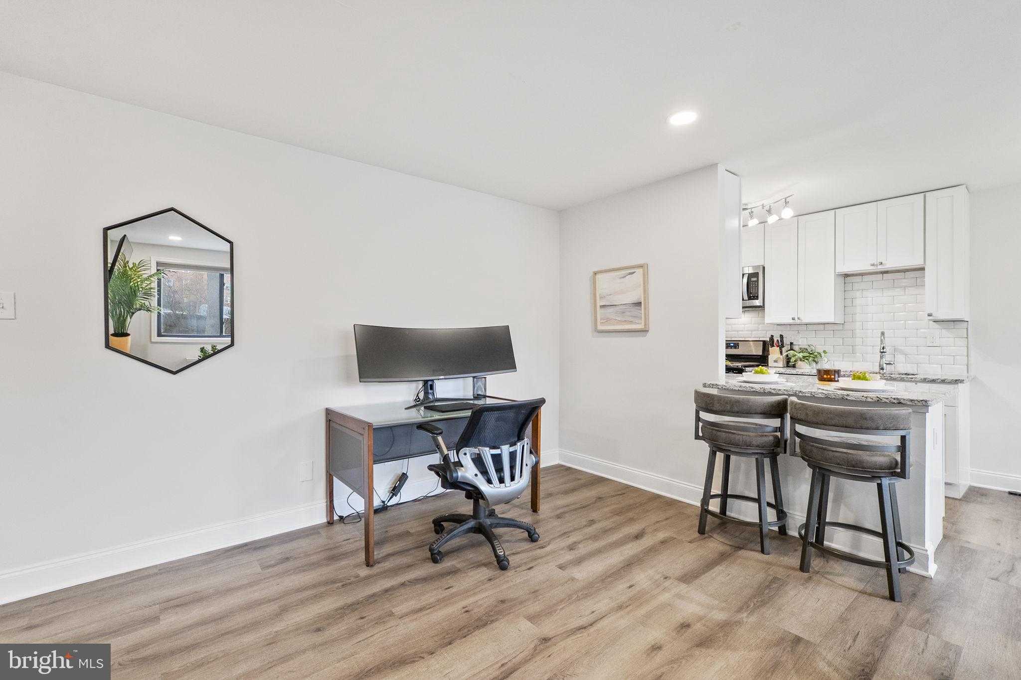 8601 Manchester Rd Apt 220 photo 17