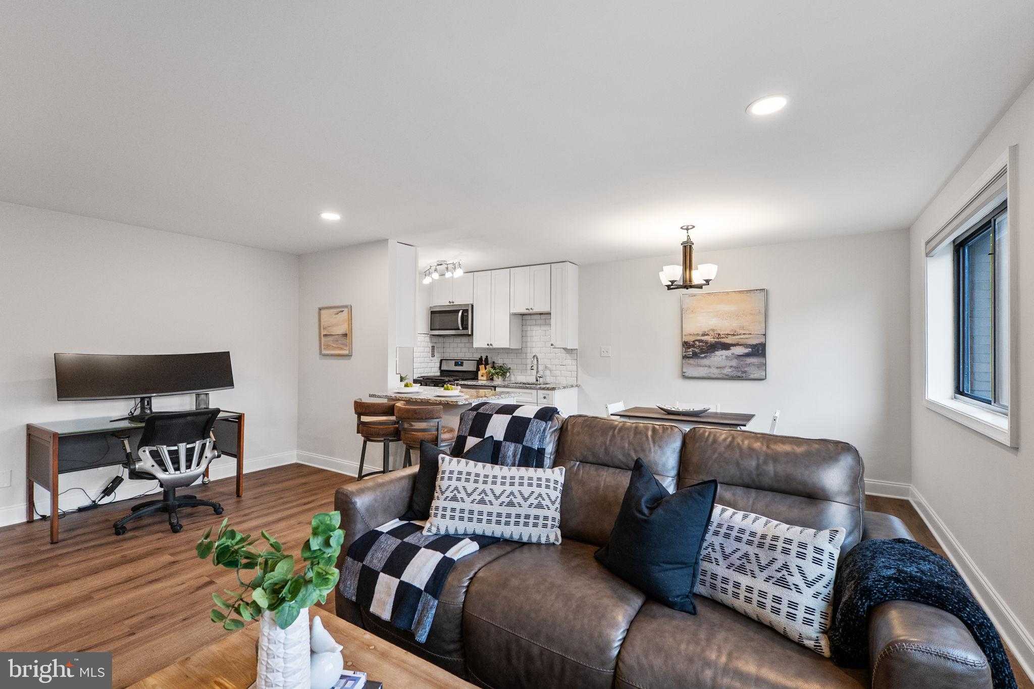 8601 Manchester Rd Apt 220 photo 4