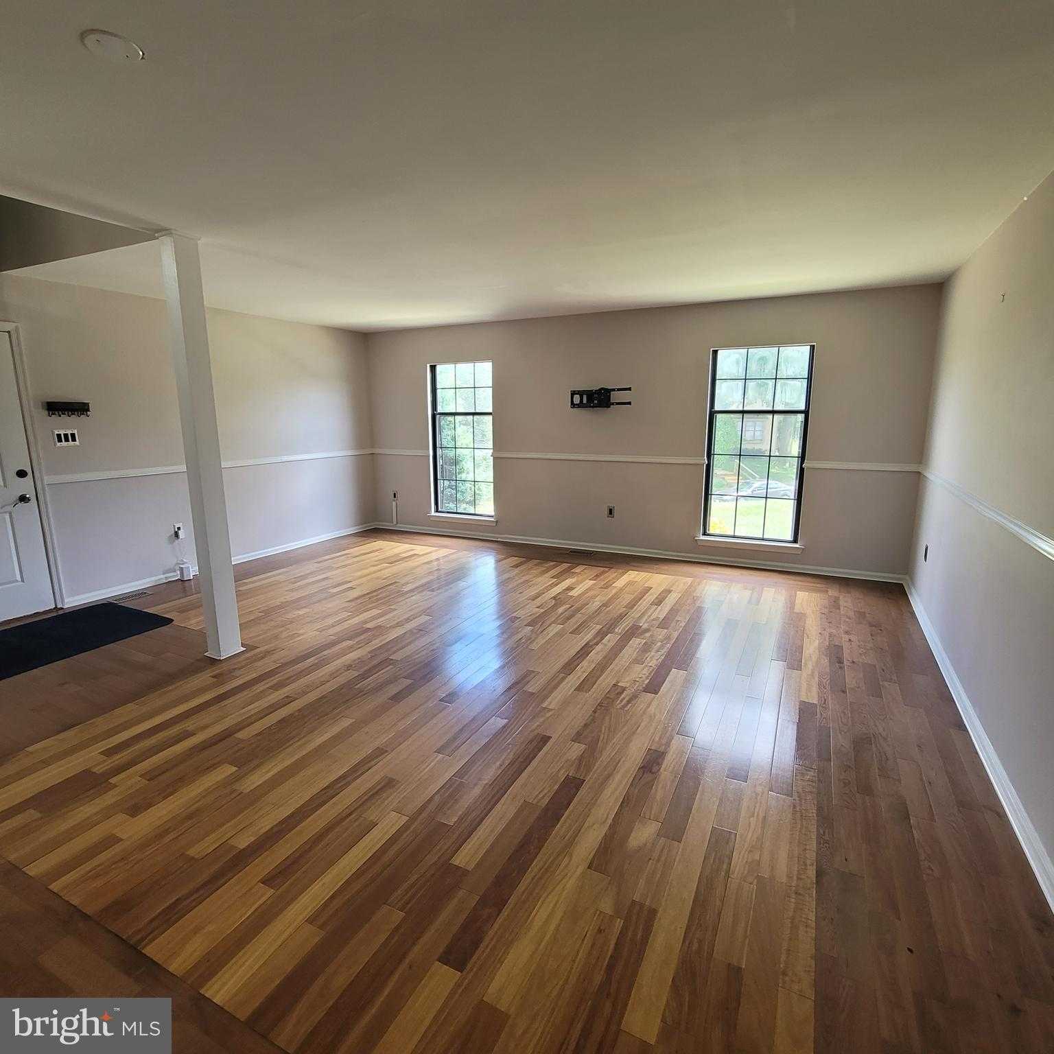 23 Jermyn CT photo 3